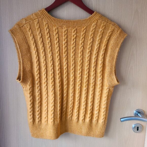 Cupcakes and Cashmere Yellow Cable Knit V-Neck Sweater Vest Women's Size Small - Picture 7 of 7